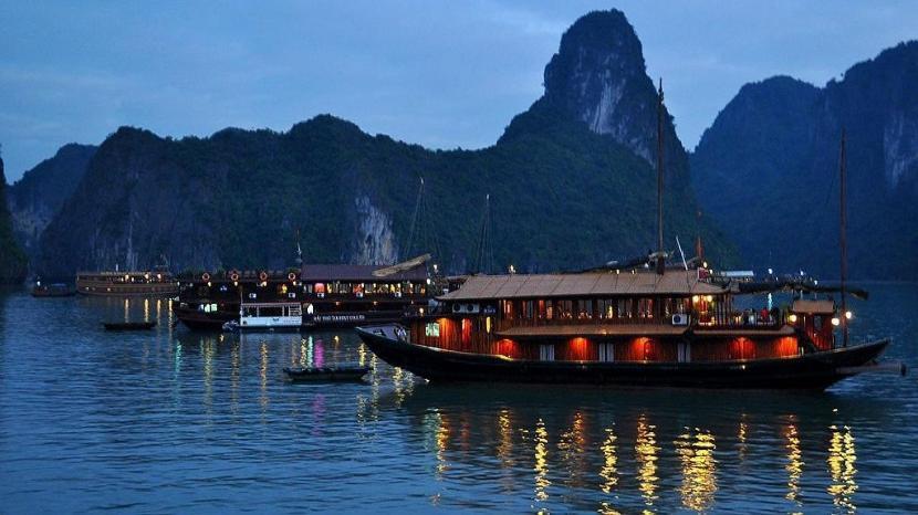 Ngoc Anh Hotel Ха Лонг Екстериор снимка